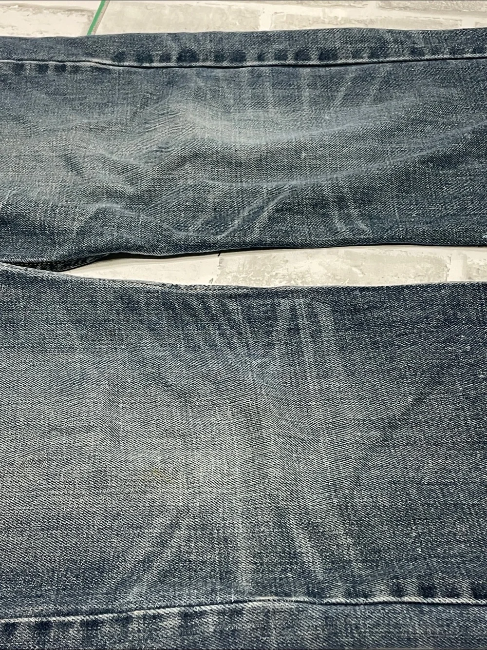Levi's Men's Faded 514 Blue Slim Straight Jeans. W32 L32. Preowned spots.